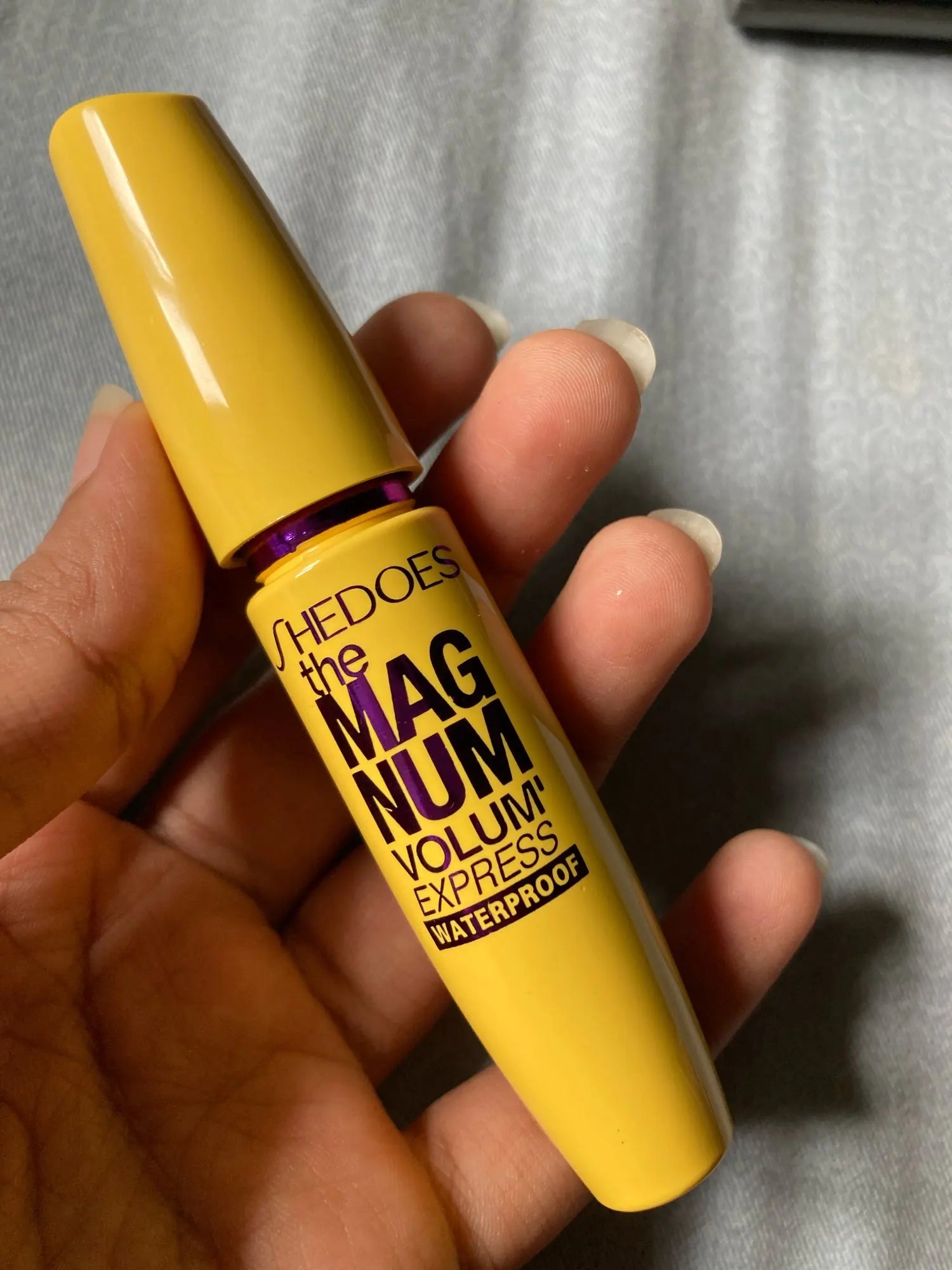 Waterproof Curling Yellow Mascara – Long-Lasting & Bold