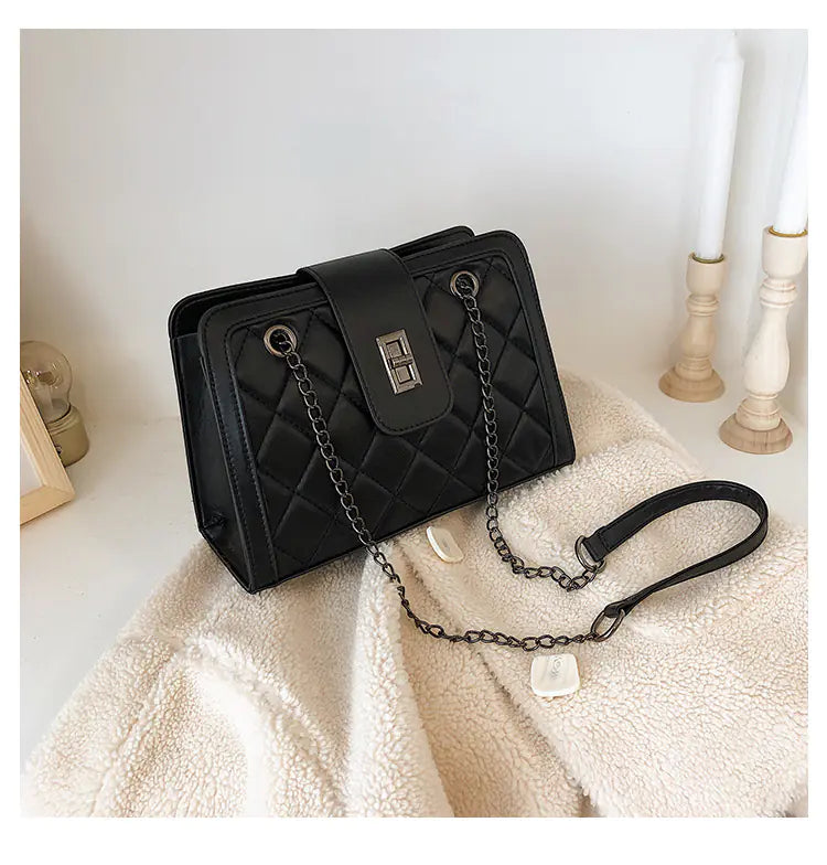 Diamond Chic Tote - Elegant Quilted Handbag