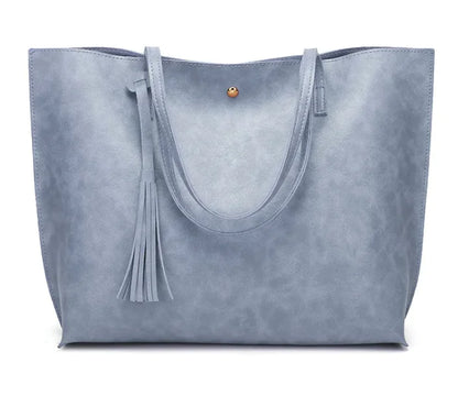 Elegant Shoulder Charm - Chic Crossbody Handbag