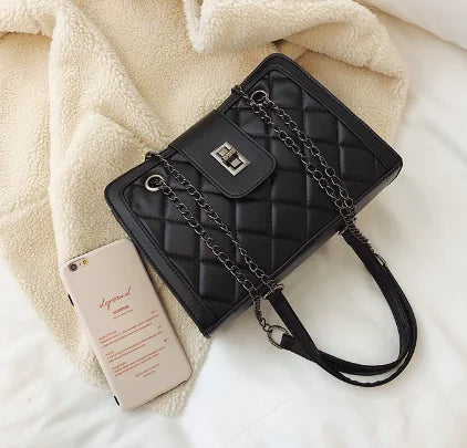 Diamond Chic Tote - Elegant Quilted Handbag
