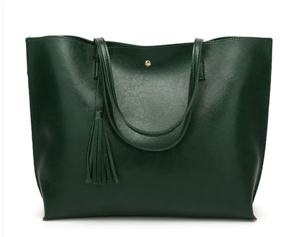 Elegant Shoulder Charm - Chic Crossbody Handbag
